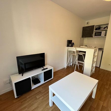 Acajou, Studio Avec Terrasse Et Parking Prive Caen Luaran gambar