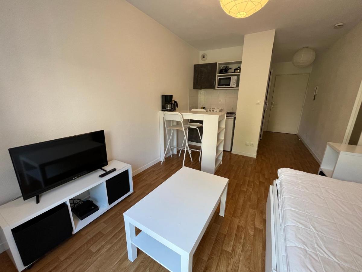 Acajou, Studio Avec Terrasse Et Parking Prive Caen Luaran gambar