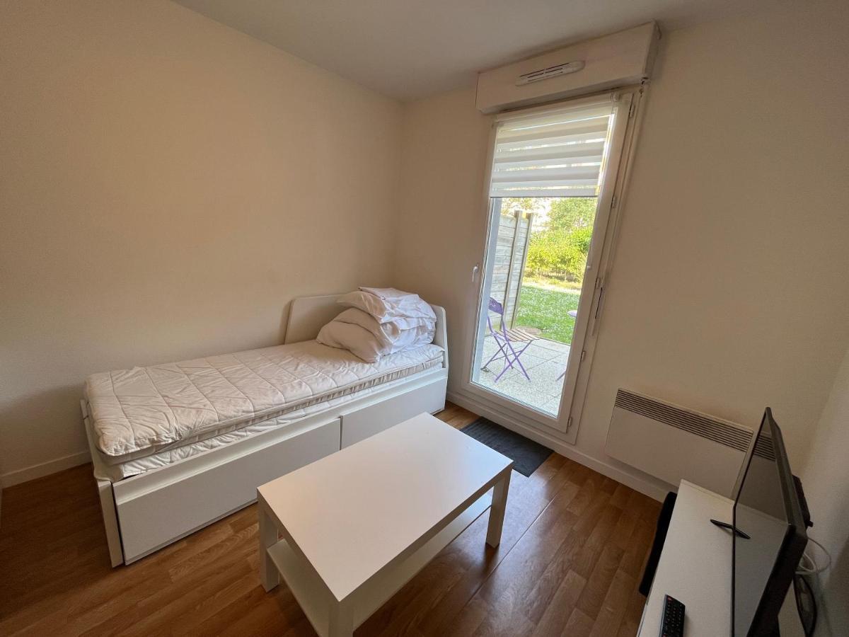 Acajou, Studio Avec Terrasse Et Parking Prive Caen Luaran gambar